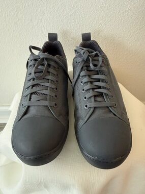 Altama men’s Casual Grey Low-Top Sneakers new without box